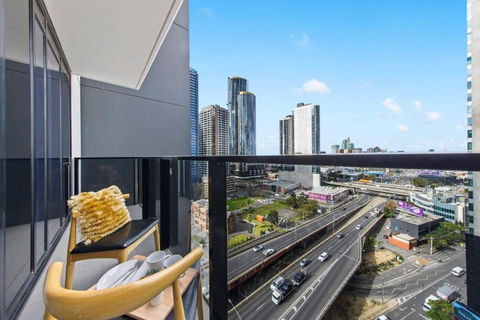 A Modern & Spacious 2BR Apt City Views Southbank - Lennox Head Accommodation 1