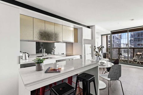A Stylish 2BR Apt Next To Southern Cross With City Views - Lennox Head Accommodation 2