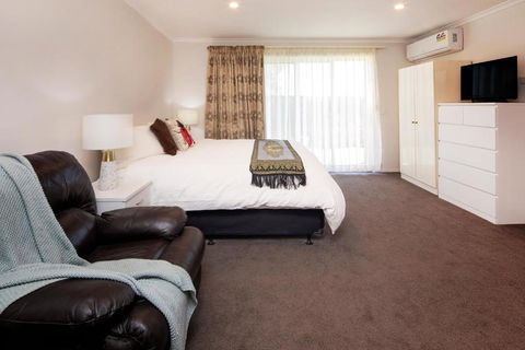 Aalen Lakeview Studio - Lennox Head Accommodation 0