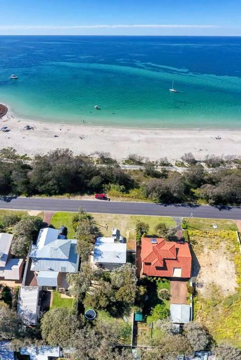 Abbey Beachviews With WiFi - Lennox Head Accommodation 1