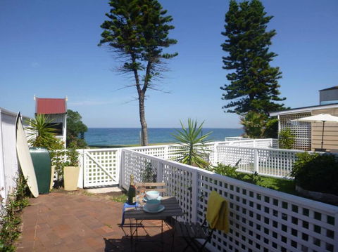 Absolute Beachfront 2BR Pet-Friendly Terrace - The Coachhouse - Lennox Head Accommodation 1
