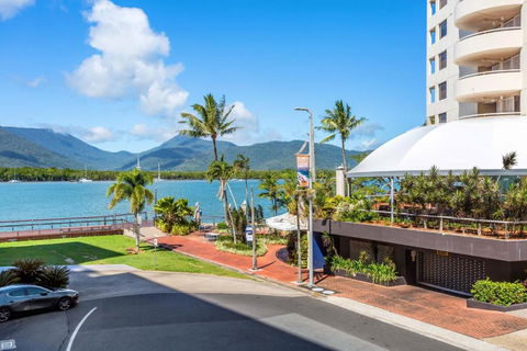 Absolute Waterfront - Enjoy Exceptional Lifestyle - Lennox Head Accommodation 3