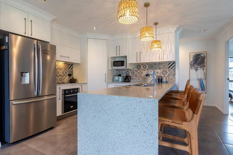 Agnes Retreat - 4 BR - 2 Min Walk To Beach - Lennox Head Accommodation 2