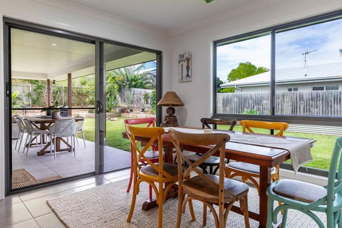 Agnes Retreat - 4 BR - 2 Min Walk To Beach - Lennox Head Accommodation 4