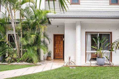 A Perfect Stay - Baby Blue - Lennox Head Accommodation 0