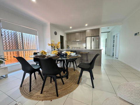 Absolute Familial Paradise- Greenbank - Lennox Head Accommodation 0