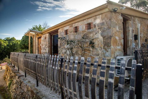 A Romantic Uraidla Studio - Lennox Head Accommodation 0