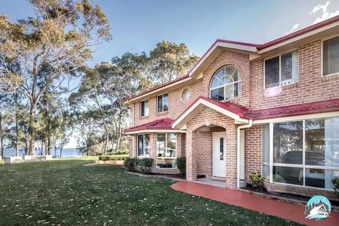 Aircabin - Tuggerawong - Lake Front - 9 Beds House - Lennox Head Accommodation 1