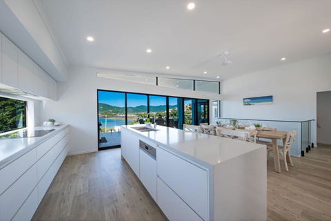 Airlie Bay View - Lennox Head Accommodation 4