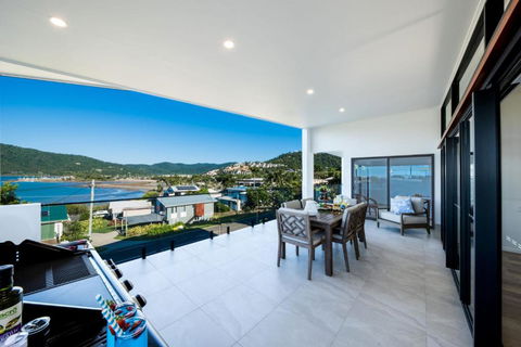 Airlie Bay View - Lennox Head Accommodation 1