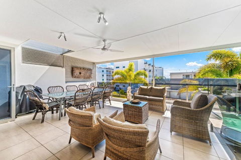 Alex Beach House, 100 Steps To The Sand, With Ocean Views - Lennox Head Accommodation 1