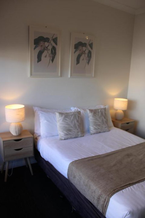 Alpine Hotel Bright - Lennox Head Accommodation 3