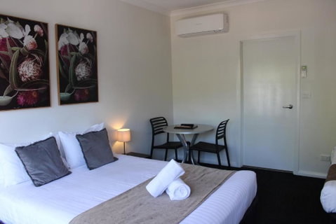 Alpine Hotel Bright - Lennox Head Accommodation 2
