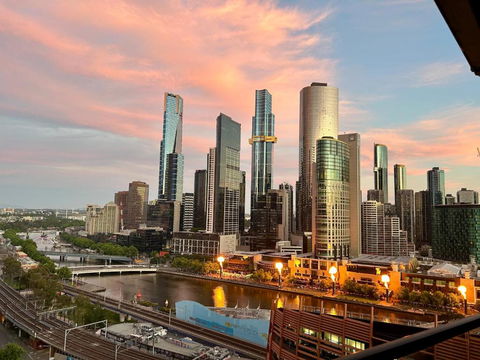 Aura2107, 2 Bedroom Apartment With Balcony, Stunning Yarra River And City Views - Lennox Head Accommodation 2