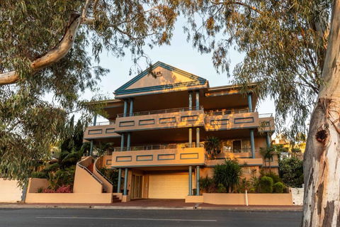 Apartment 1, 9 River Lane, Mannum - Lennox Head Accommodation 0