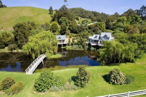 Apple Tree Cottage - Lennox Head Accommodation 0