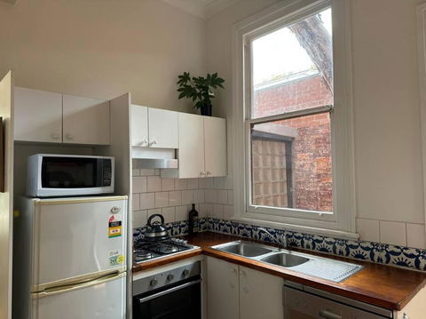 Artsy North Melbourne 2-Bedder - Lennox Head Accommodation 3