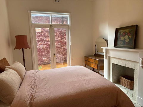 Artsy North Melbourne 2-Bedder - Lennox Head Accommodation 4
