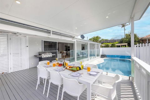 Ash Haven, 19 Ash St - Views, Pool, Air Con, Boat Parking, Wi-Fi - Lennox Head Accommodation 1