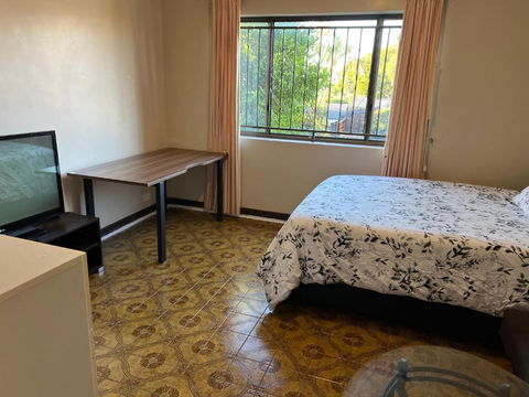 Aspley Bedroom & Share Bathroom With Other Guests - Lennox Head Accommodation 2