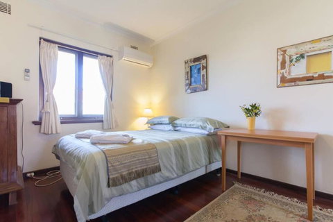 B8 Crawley Apartment 1 BRM & Sleepout Near UWA - Lennox Head Accommodation 3