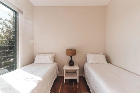 BAY PROPERTIES . The Big Chill - Lennox Head Accommodation 3