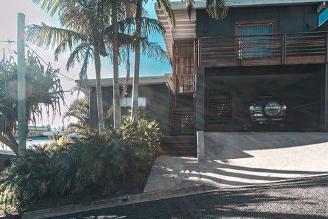 BAY PROPERTIES . The Big Chill - Lennox Head Accommodation 1