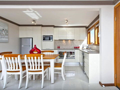 'Beach Break 2', 2/10 Lionel St - Downstairs Unit With Aircon - Lennox Head Accommodation 2
