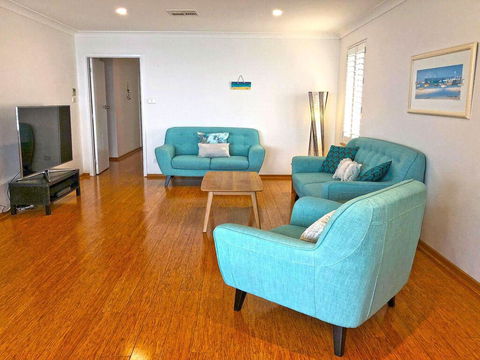 'Mooring Two Upstairs', 23 Shoal Bay Rd - Stunning Views, WIFI, Air Conditioning And Boat Parking - Lennox Head Accommodation 3