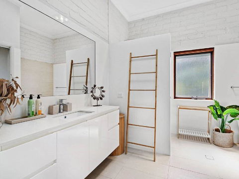 'Nunkeri', 5 Kerrie Close - Stunning House With Fabulous Views, Linen, WIFI & Air Conditioning - Lennox Head Accommodation 3