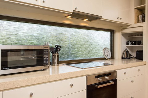 'Rolling Waves 2' On Ocean Drive - Lennox Head Accommodation 3