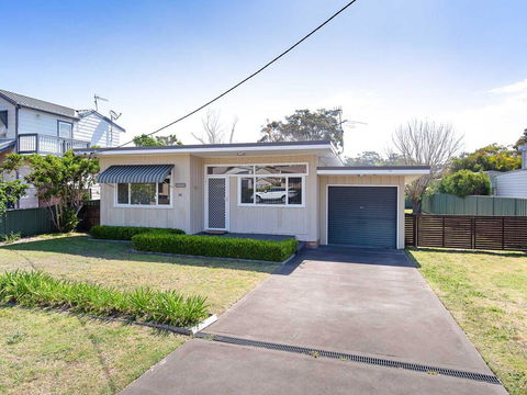 'Shoalz', 28 Rigney Street - Renovated Pet Friendly Cottage & Boat Parking - Lennox Head Accommodation 0