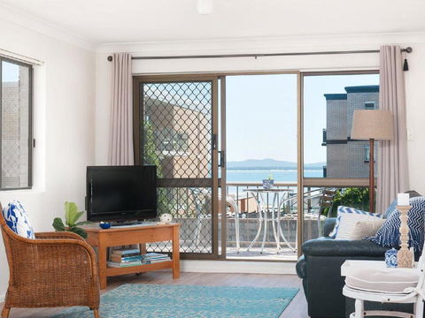 1 'BAHIA', 47 RONALD AVE - GREAT LOCATION WITH FILTERED WATER VIEWS - Lennox Head Accommodation 3