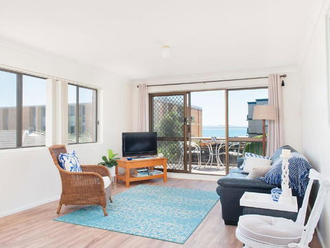 1 'BAHIA', 47 RONALD AVE - GREAT LOCATION WITH FILTERED WATER VIEWS - Lennox Head Accommodation 2