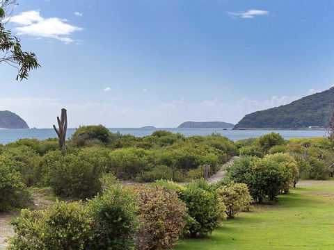 1 'Intrepid', 3 Intrepid Close - Amazing Views Of Shoal Bay, Only 100m From The Beach - Lennox Head Accommodation 2
