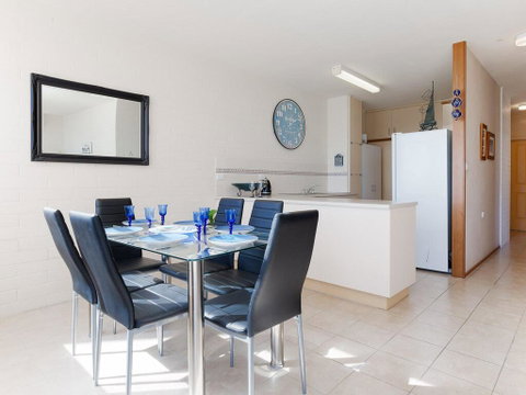 1 'Little Hut', 20 Kurrawa Close - Spectacular Water Views, NBN & Air Conditioned - Lennox Head Accommodation 3
