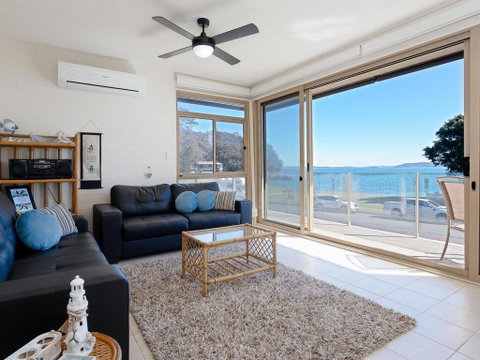 1 'Little Hut', 20 Kurrawa Close - Spectacular Water Views, NBN & Air Conditioned - Lennox Head Accommodation 2