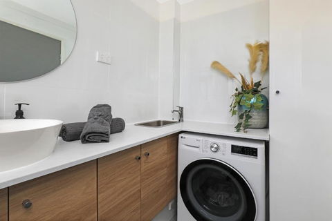CANAL7-ON THE MOOLOOLABA CANAL! - Lennox Head Accommodation 4