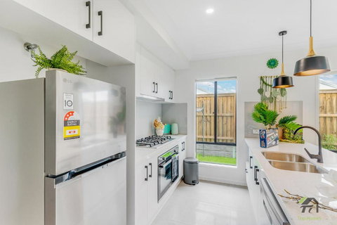 Cozy&Luminous 4-bedroom House - Lennox Head Accommodation 1