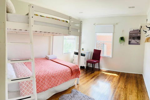 D122 Lovely London Home - Lennox Head Accommodation 4