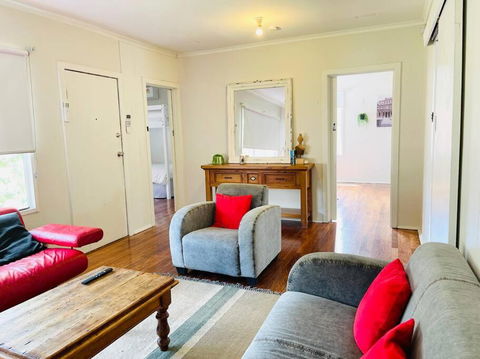 D122 Lovely London Home - Lennox Head Accommodation 0