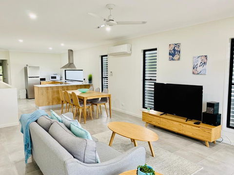 DAYDREAMING Airlie Beach, Water Views & Only 200m To Boardwalk. - Lennox Head Accommodation 0