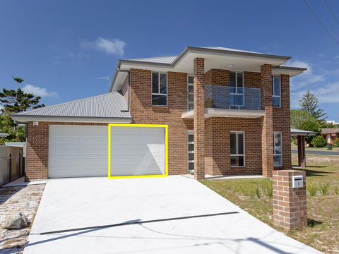 5 Bent Street - Huge House With Foxtel & Aircon - Lennox Head Accommodation 0