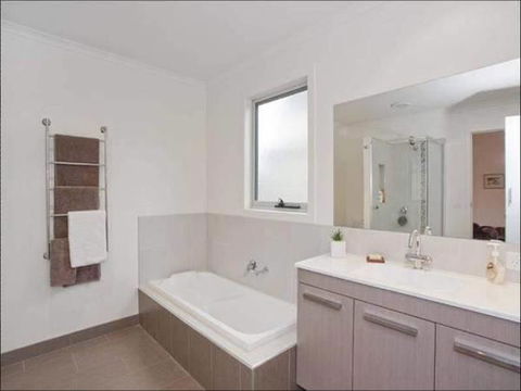 A Beautiful Beach House Torquay - Lennox Head Accommodation 3