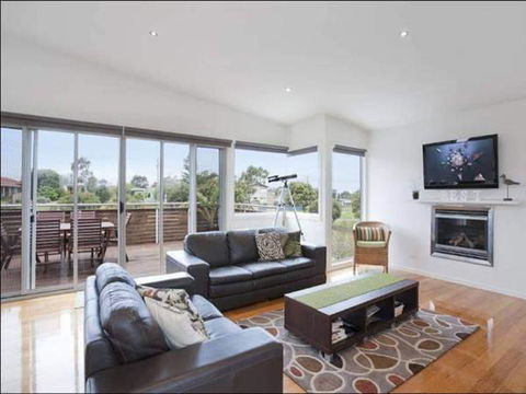A Beautiful Beach House Torquay - Lennox Head Accommodation 1