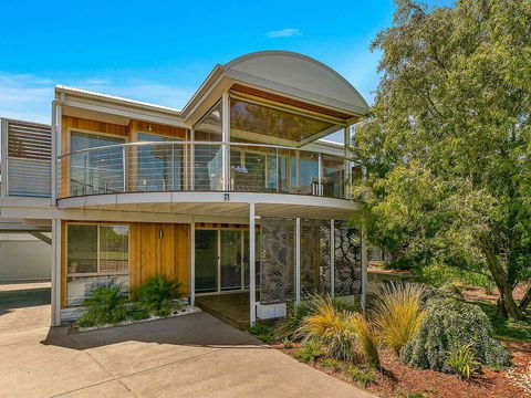 A Wave From It All - Lennox Head Accommodation 0