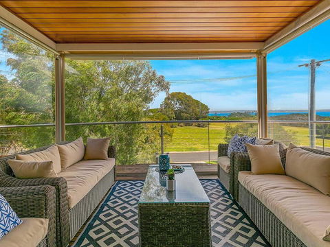 A Wave From It All - Lennox Head Accommodation 1