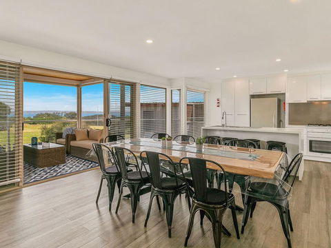 A Wave From It All - Lennox Head Accommodation 2