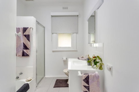 A Wave From It All - Lennox Head Accommodation 1