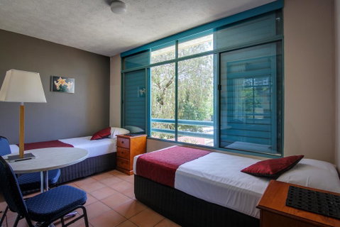 AAA Airport Albion Manor Apartments And Motel - Lennox Head Accommodation 1
